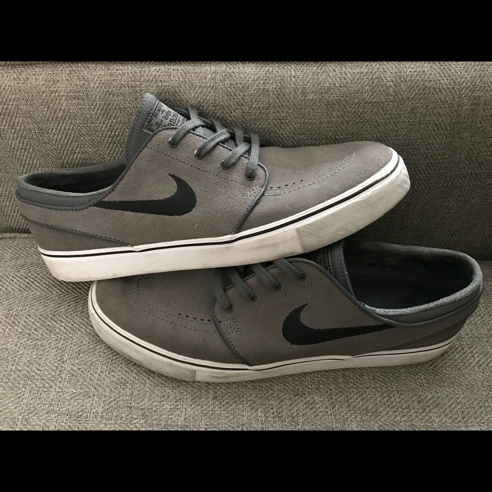 MEN’S NIKE STEFAN JANOSKI GREY AND BLACK SUEDE